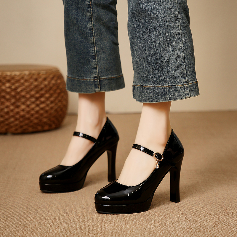 Women's classic round-toe plat - Leather Classic Strap review and price